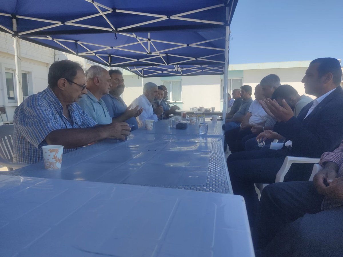 HUDAParAliaga's tweet photo. İlçe Başkanımız İslam Aslan ve beraberindeki heyet, hayatını kaybeden Mesut Yiğit' in taziyesine katılarak ailesine başsağlığı dileklerinde bulundu.
Merhuma Allah’tan rahmet, kederli ailesi ve yakınlarına sabır ve başsağlığı diliyoruz. https://t.co/QbNZzMpKXv