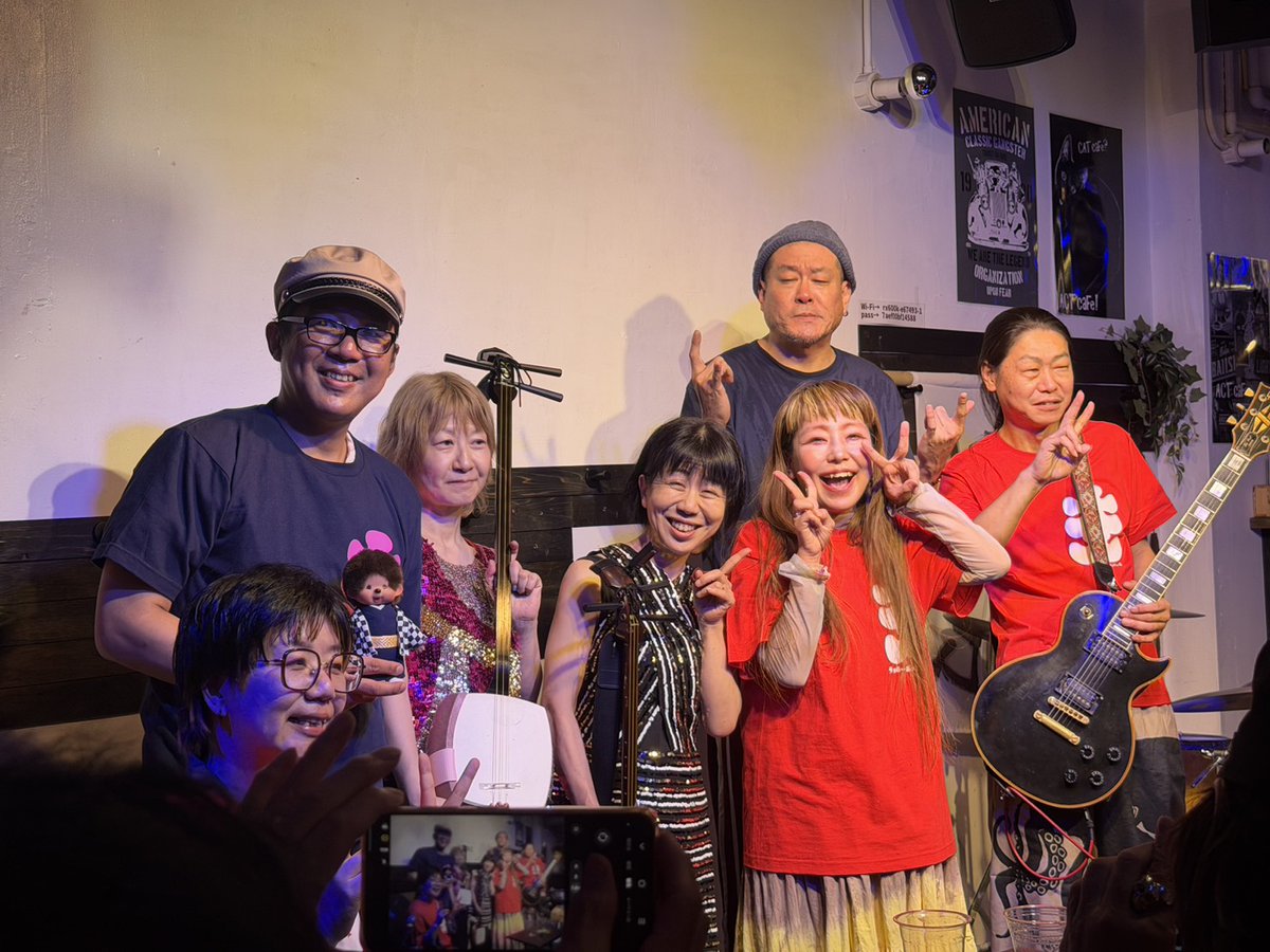 ayamidegozaru's tweet photo. 『#ゴールデン・アワー』終了いたしました。
凄腕絶品バンドと夢の対バン、優しいお客様、そして、えん魔さんが打ち合わせ無しで素敵な照明を添えてくださったり！😍
本当に幸せな時間でした。
#ラッキージャブジャブ さん、ご来場くださいました皆様、本当にありがとうございました！ https://t.co/f6dyVkB4AH