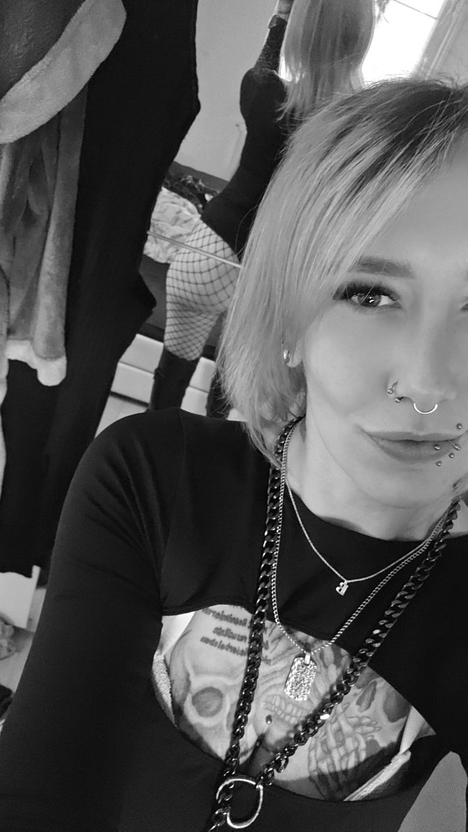 BlueDee93's tweet photo. #follow4followback #GrowAndGlow #fy #viral
#single #wildem #inkedgirl 
https://t.co/E3mnUMT6RS https://t.co/TAuQfxlCWA
