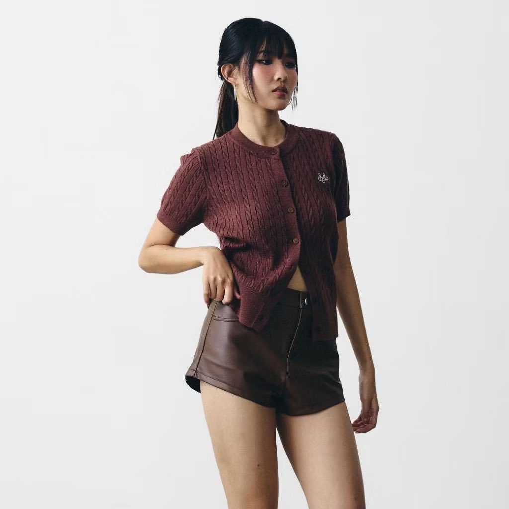 kaewkkii's tweet photo. #MALIMAYS - Ami Leather Shorts กางเกงหนังขาสั้น สีน้ำตาล size m used once ไม่มีตำหนิ ส่งต่อ 320 รวมส่ง (shop 550)
#ส่งต่อเสื้อผ้า #ส่งต่อเสื้อผ้าราคาถูก #โล๊ะตู้ #โล๊ะตู้เสื้อผ้า #lookbooklookbook #atreasurebox #everymayshop #stylistshop #loonnystore #ส่งต่อเสื้อผ้ามือสอง https://t.co/gK9H6tUkJ9