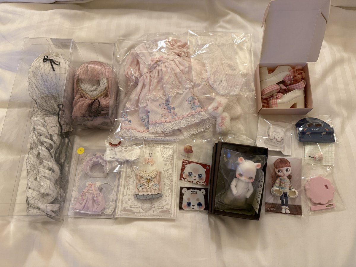 Romantic_Dolls's tweet photo. アイドールの戦利品たち✨
ずっと欲しかったディラーさんのお洋服やウィッグに加えて気になってたアイテム全部お迎えできてめっちゃ幸せ🎀💕
東京めっちゃ楽しかった〜！ https://t.co/2t4gDeVbBG