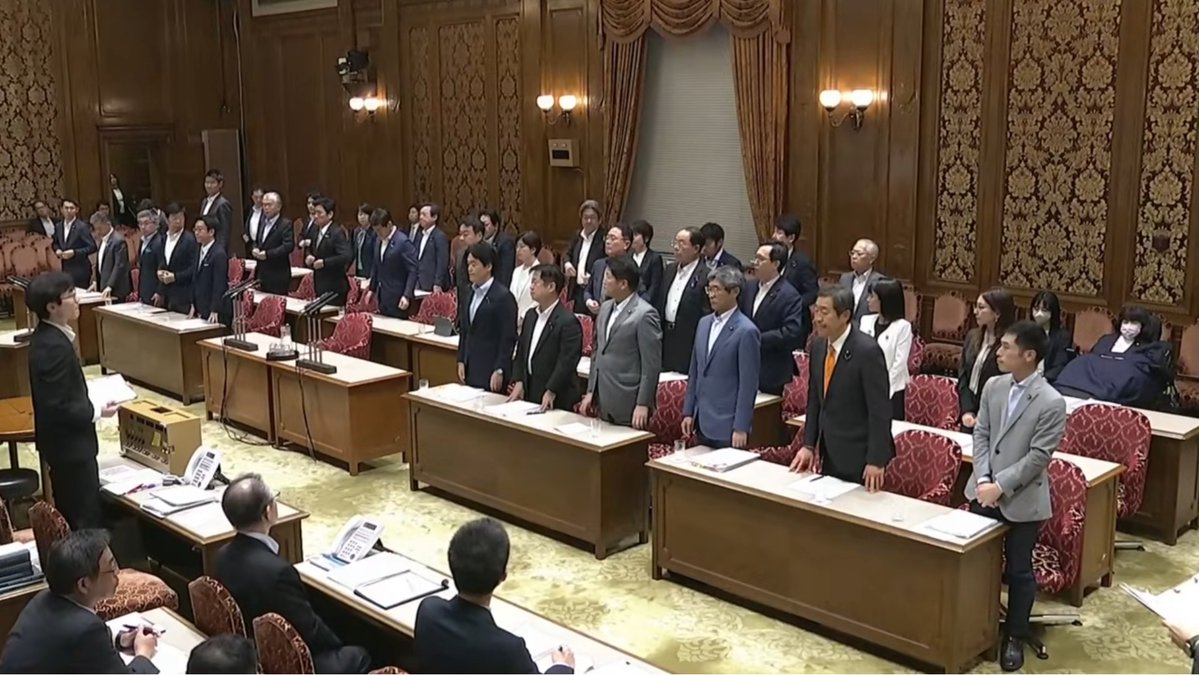 BlackCatReiwa's tweet photo. #SNS規制法　#れいわ新選組

2026/7/10 参議院　れいわのみ反対。

「この法案には問題がある」
そう言いながら、付帯決議を付けて賛成する。

付帯決議に政治的な意味はあっても、法的拘束力はない。
問題があるなら、賛成ではなく反対すべきだ。

野党の役割は、問題のある法案を通すことではない。 https://t.co/ym8clA3B34