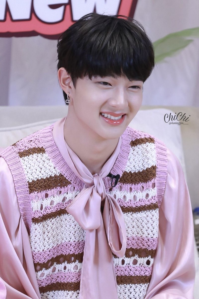 Peachyppoly's tweet photo. นุนิวยิ้มแล้วปากเป็นรูปหัวใจ มีจุ๊บนางฟ้า ตาสระอิ แก้มป่อง ขี้โกงหมดเรยหนิ ศูนย์รวมความน่ารักอยู่นี่หมดในคนเดว 🤏🏻🎀💓

; #NuNew @CwrNew 𝜗𝜚˚⋆ https://t.co/cV3hM8v9yh