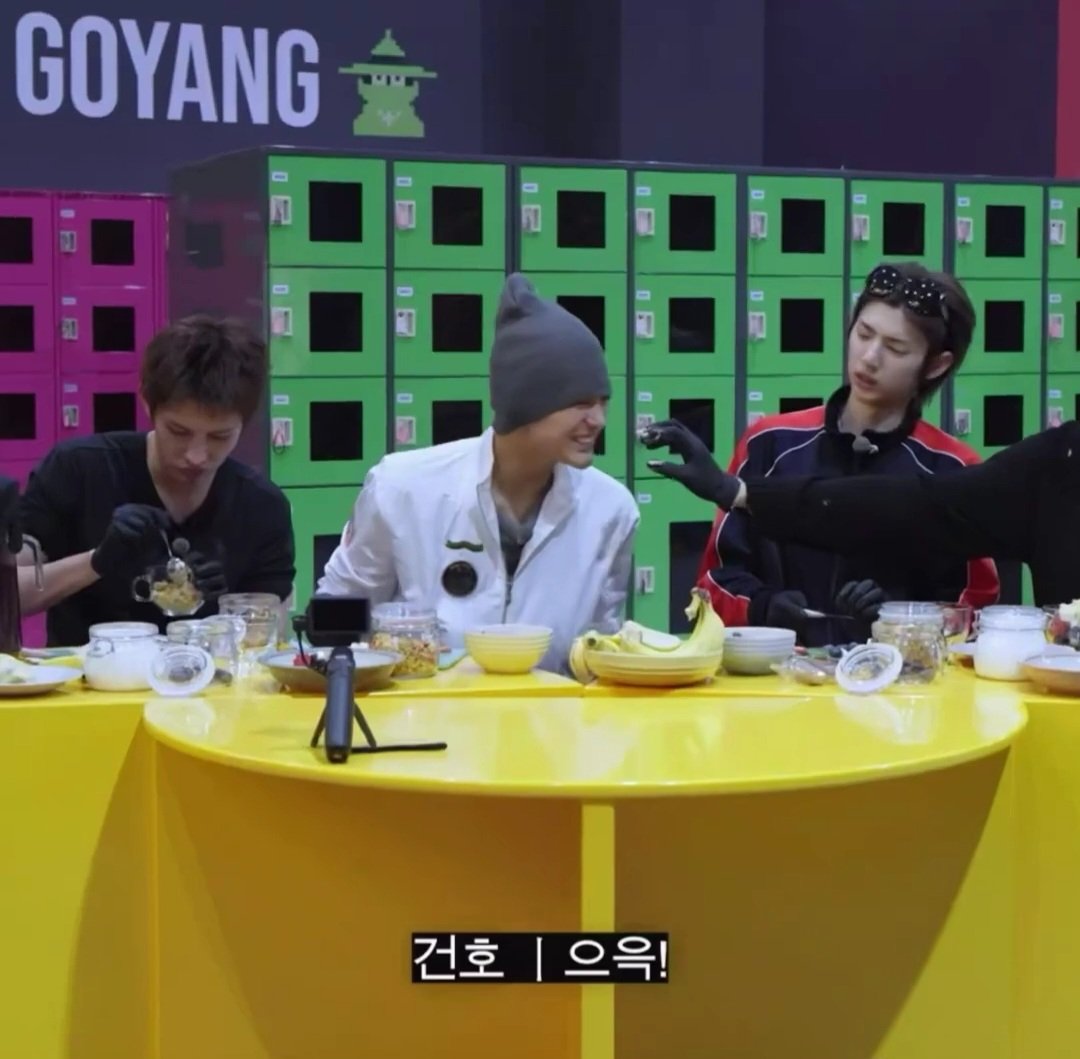 iaros07's tweet photo. Hayu lah tis ngeduren bareng wkwk pas nih berlima jd dabel date, cmn my oyon doang yg mayan suka 😭 #coer #durian @cortis_bighit https://t.co/rNBQu1Cy0s