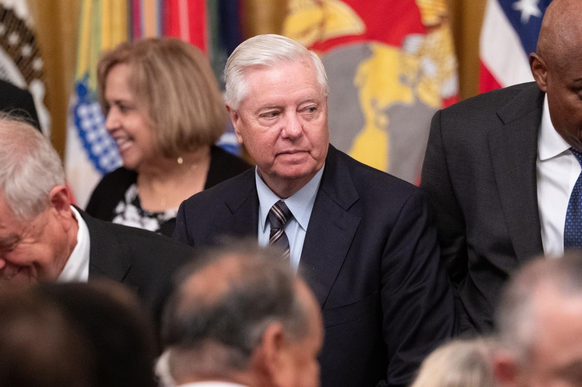 nypost's tweet photo. Medics called to Lindsey Graham's home over 'chest pains,' then heart attack before his sudden death https://t.co/nytvetIW22 https://t.co/G6A4rLfDj0