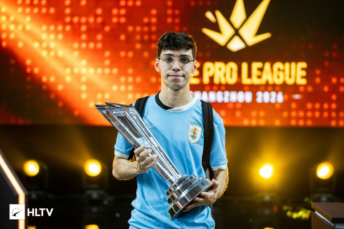 statsmeister1's tweet photo. dgt first notable trophy :D https://t.co/Dze1tlJXid