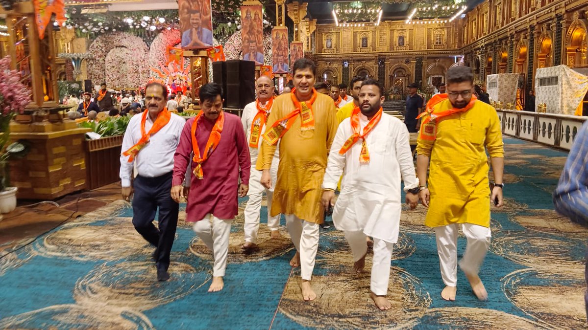 RakeshJoshiAAP's tweet photo. आम आदमी पार्टी के राष्ट्रीय संयोजक एवं दिल्ली के पूर्व मुख्यमंत्री आदरणीय श्री अरविंद केजरीवाल जी द्वारा आयोजित सुन्दरकाण्ड पाठ में श्रद्धापूर्वक सहभागिता की।
प्रभु श्रीराम एवं संकटमोचन हनुमान जी से सभी के सुख, समृद्धि और मंगलमय जीवन की कामना की।
जय श्री राम🚩🙏 https://t.co/BjeK0gtxj4