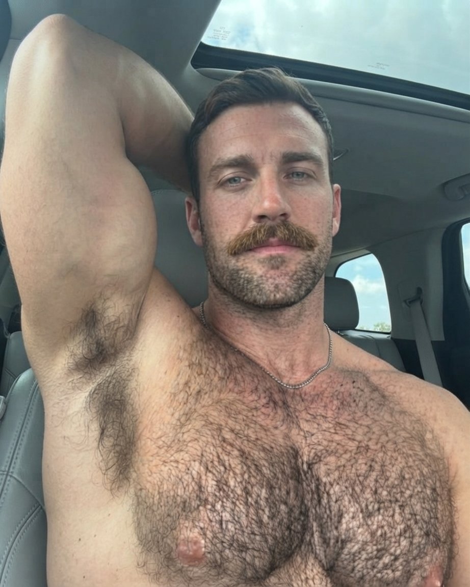 itshunterZaddy's tweet photo. Who wants a ride? 😉 https://t.co/CDf6tI31jq