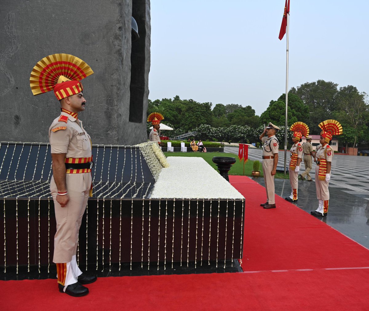 SSB_INDIA's tweet photo. #SashastraSeemaBal is organising the Retreat Ceremony at the National Police Memorial, Chanakyapuri, #NewDelhi, on weekends during July 2026.

On 12.07.2026, Shri Somit Joshi, Inspector General, along with #SSB officers and personnel, paid homage to the martyrs by laying a wreath at the National Police Memorial.

The soulful tunes of the SSB Central Band resonated with pride and patriotism, honouring the supreme sacrifice of our bravehearts.

Their courage, valour and dedication will continue to inspire generations. 🇮🇳

#SupremeSacrifice #BharatKeVeer #NationFirst #SSBIndia

@HMOIndia @PIBHomeAffairs
@BKV_MHA @ani_digital @PTI_News @ians_india
