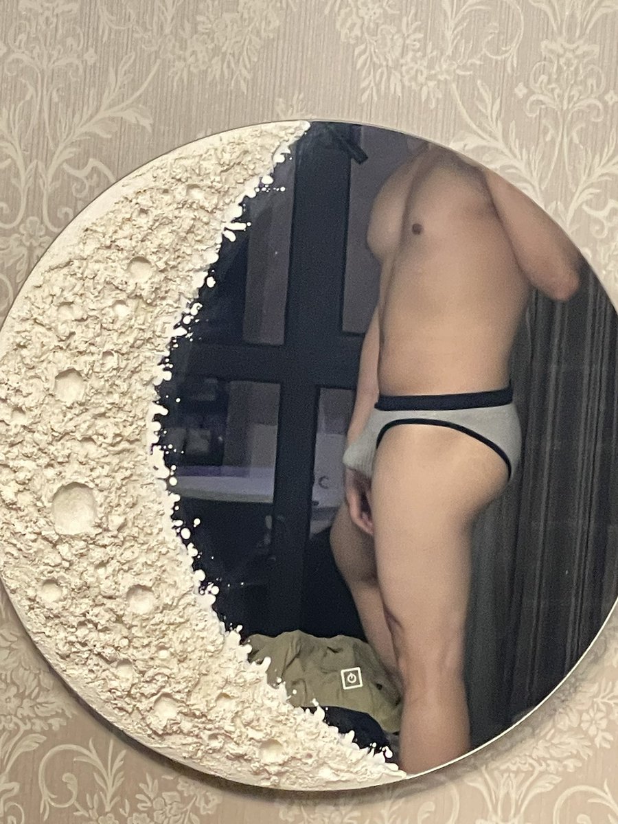 OsmanthusP's tweet photo. 要搬家咯 要离开咯 https://t.co/bB4RSFJrvF