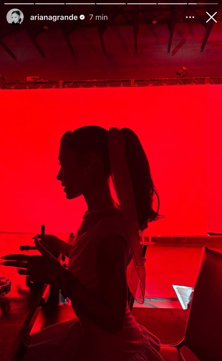Ariana Grande Charts tweet media
