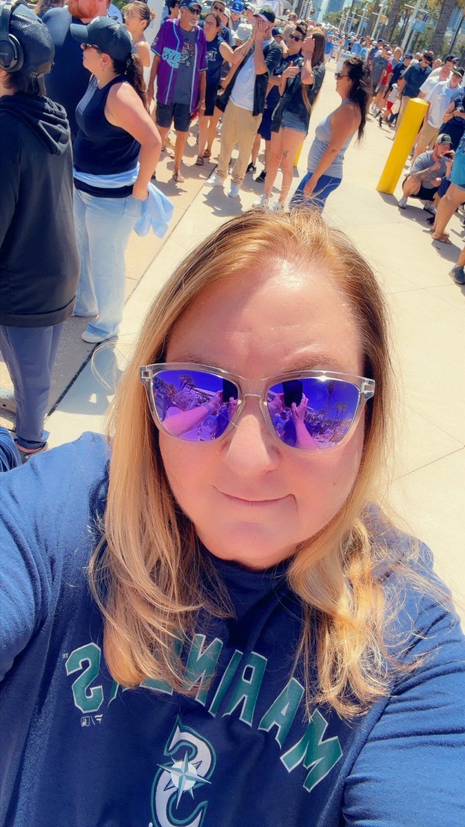 Fotoldy247's tweet photo. In a sea full of Rays be a @Mariners fan! @MarinersPR https://t.co/D8H1moTIcp
