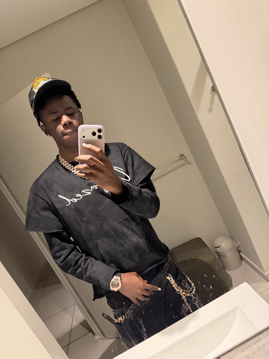 kellylivinlarge's tweet photo. My life ain’t promised but it will surely gets better🙅🏿‍♂️🪏 https://t.co/6ZeIs0NiS3