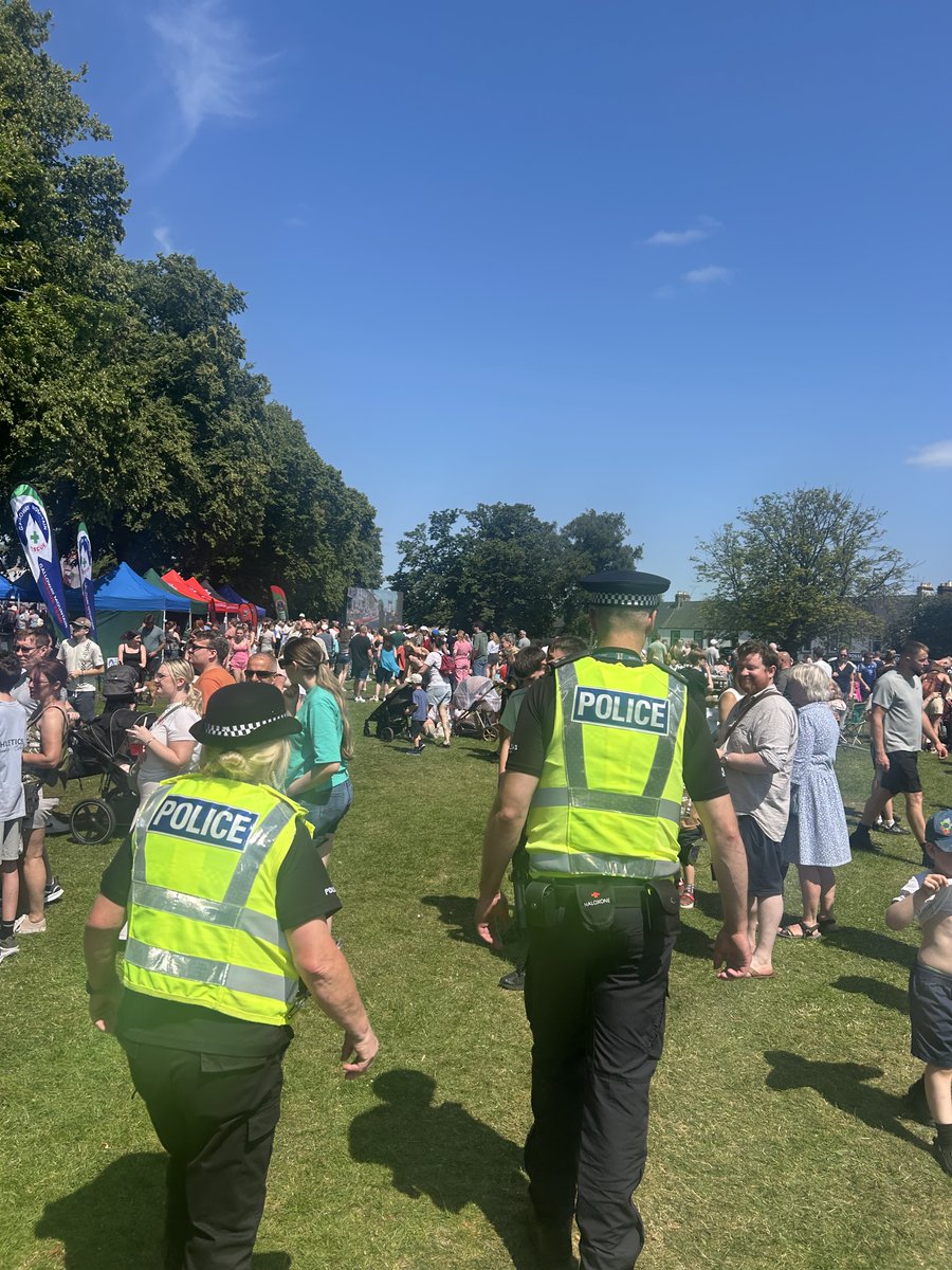 PSOSDandG's tweet photo. A brilliant day in Castle Douglas for the soap box derby. Our Community Officers were on patrol helping to deliver a safe event. We also had some help from Optimus Prime! #CommunityPolicing #Transformers #CastleDouglas https://t.co/Q6NMTdxKHx
