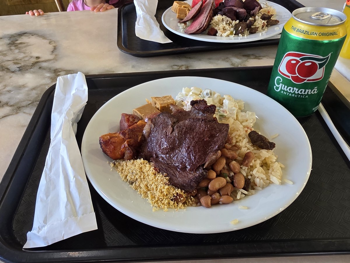 JohnMHighfield1's tweet photo. Almoço no supermercado brasileiro em Orlando https://t.co/Z2Z9QG8ov7