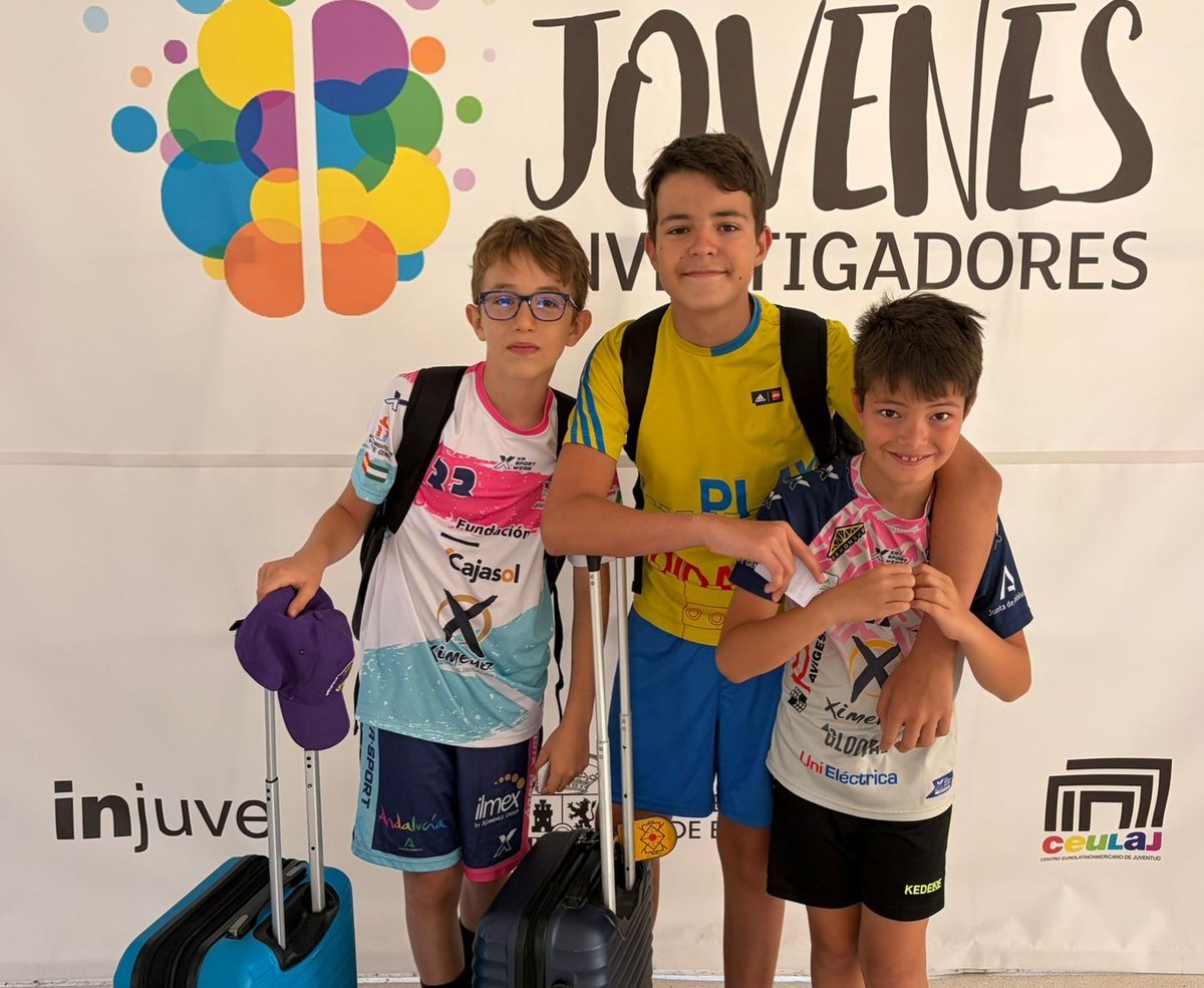 AngelXimenezBM's tweet photo. ¡No hay verano sin balonmano! 😁

Os traemos algunas fotos 📸 de lo que están siendo las vacaciones para muchos jugadores/as de nuestras #basesAX 🤪

✅ Campus AX - @Cacuen10 🤾‍♂️
✅ Campus @FAndaluzaBM 💚
✅ Campus @Hand_porters 🥅

¡Y todo lo que queda! 🙆‍♀️

#VamosMiGenil #VamosAX https://t.co/AEBTT3TpAX