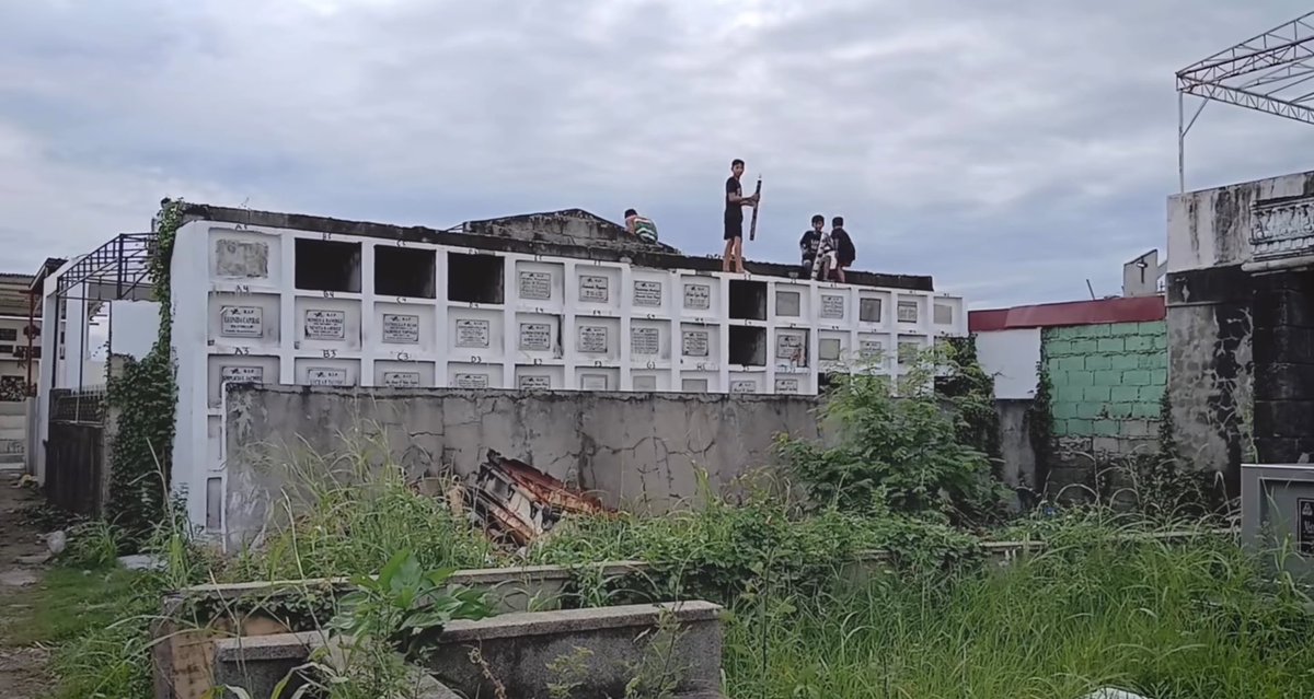 jonkkarie's tweet photo. top 10 fav pinoy short films

1. nananahan 
2. cemento 
3. lumang tugtugin 
4. excuse me miss miss miss
5. lola.psd
6. primetime mother
7. i get so sad sometimes
8. ang abnormal nga tubo
9. tong adlaw nga nagsnow sa pinas
10. filipiñana https://t.co/04ksWmWqmJ