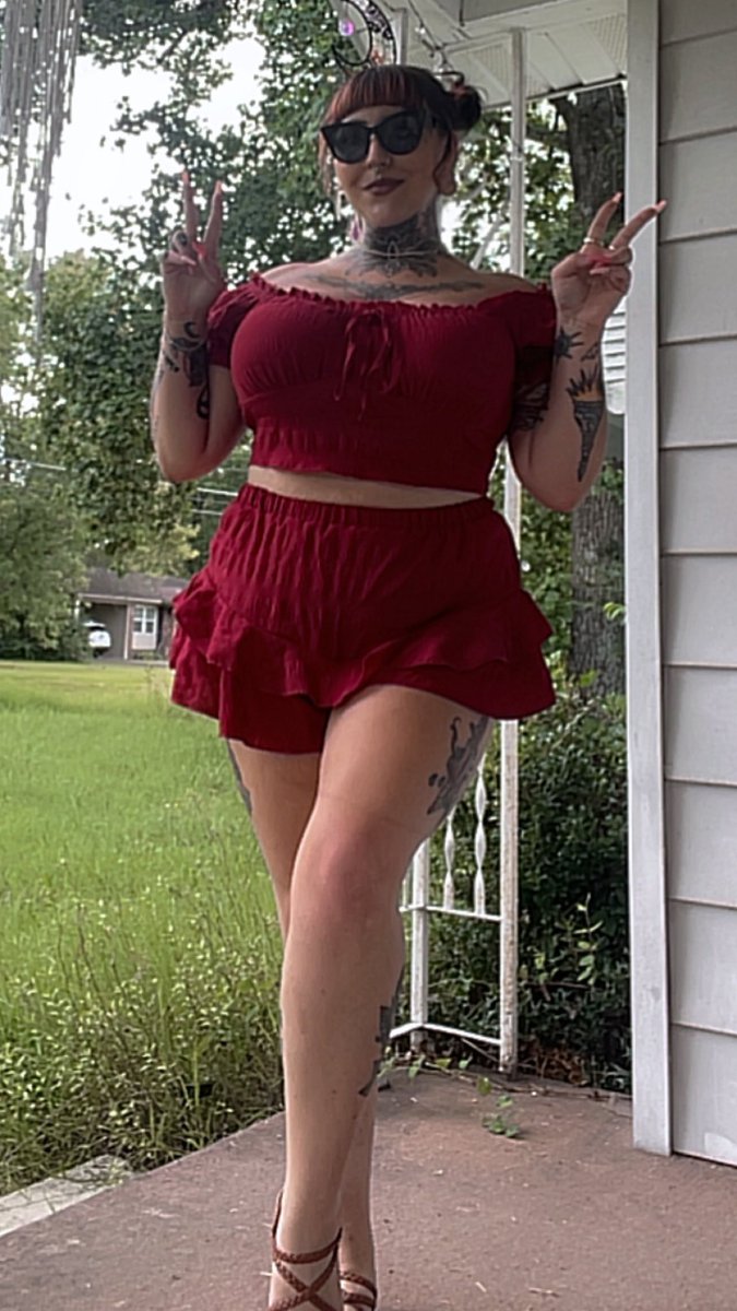 SarahToby666's tweet photo. If I showed up at or house rn, which outfit would you choose for me to show up in? 👀😜 https://t.co/nfp1zcGEMF