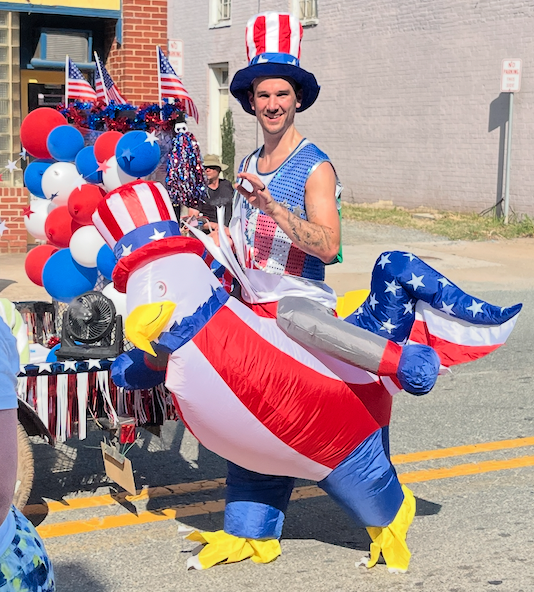 Ivyrehab's tweet photo. 🇺🇸 Our Scottsville team nailed it with a giant patriotic duck, inflatable eagle, and Team Ivy spirit at the parade! 😂🦅🦆❤️🤍💙 https://t.co/Te9X7v13TI