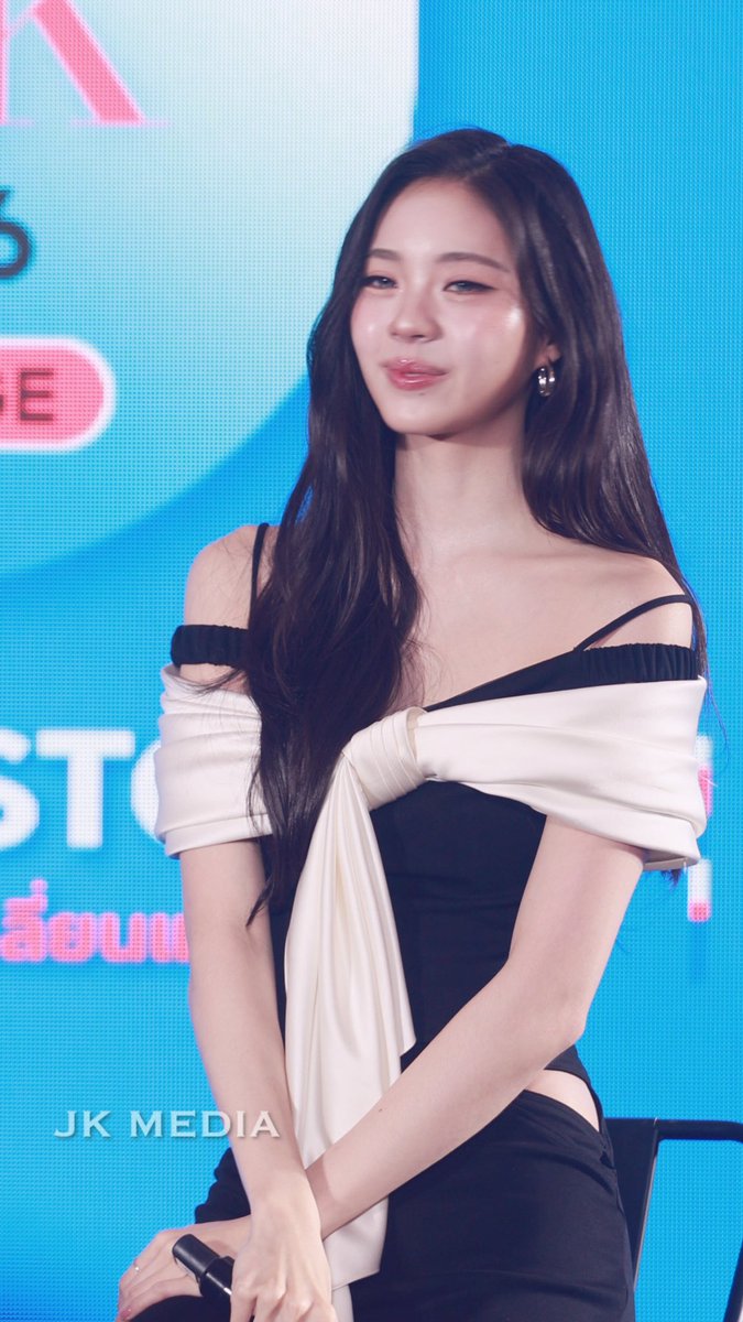 JKmediaTH's tweet photo. น้องเอินเอิน ฟาติมา ร่วมงาน Praew Talk 2026 “Stage of Stories” 
น้องเอินเอินงาน แพรวtalk. @earn.muien 😘😘😘
#earnearnfatima #preawtalk2026xearnearnfatima
#PraewTalk2026 #StageOfStories #PraewMagazine #แพรวทอล์ก2026 https://t.co/2CPfM9YzL1