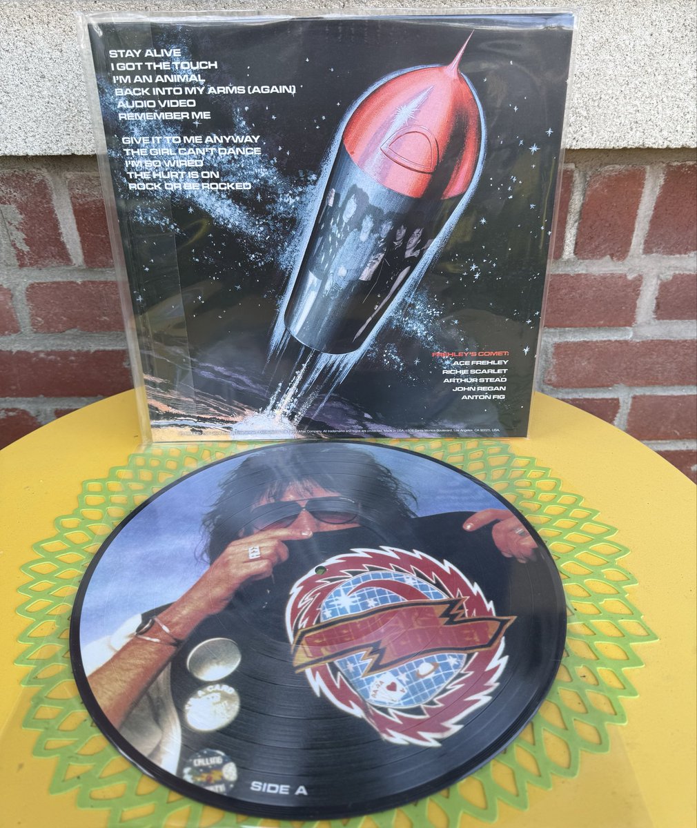 rebelwithyou's tweet photo. My latest acquisition
Frehley’s Comet demos🎸🚀🪐🎶💙
#FrehleysComet #vinyl #picturedisk #collectible #KissArmy https://t.co/eoFBnS0RXH