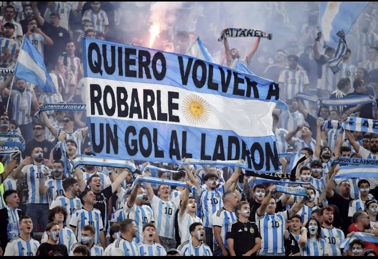 MareaRoja0's tweet photo. @TheFootyFeed Ladrón que le roba a ladrón, tiene cien años de perdón https://t.co/HS2lsO0Dx6