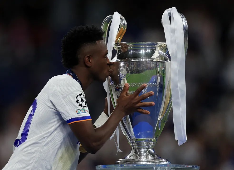 insidervjr's tweet photo. 2022: Vini Jr. decide a final da Champions e é eleito a revelação da competição.

2024: decide outra final com um gol e é eleito o melhor jogador da Champions. 

Na minha vez o Mr. Champions é brasileiro! 🇧🇷 https://t.co/eL9SIDXQB6