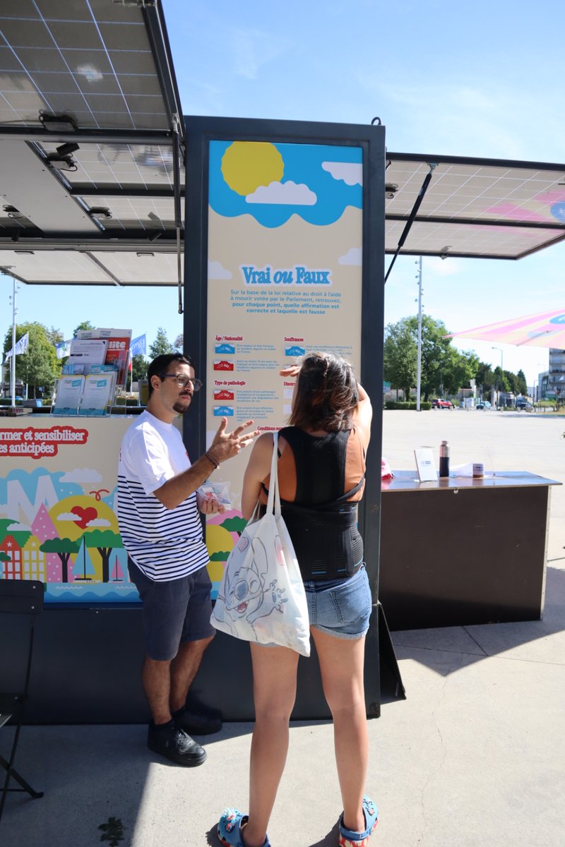 ADMDFRANCE's tweet photo. 🗺️ Etape de l'#ADMDTour à #Reims. La tournée citoyenne qui informe et sensibilise chaque été en France sur la #FinDeVie, les droits des patients et les directives anticipées.
📺🎙️📰  Merci à @France3CA, @icichampagne et @_lunion pour leur passage sur notre stand.
Merci à Brigitte Blondeau et Catherine Lebailly, élues municipales, pour leur soutien.