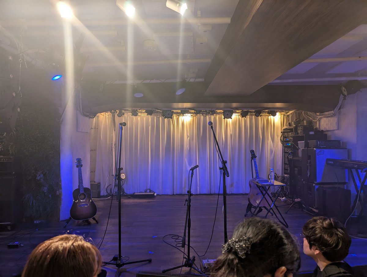 mentaikogohaaan's tweet photo. 3人の音楽がマーブルしてて超楽しかった☺️楽屋でも仲良しそうで盛り上げ隊長（ルイくん）が富士登山の運転手にされそうで結局一緒に登りそうな感じの後輩にもちょっと慕われるようなパイセン感。そういう所も最高！笑
そんで、もちろん音楽も最高だからね😏
#ルイ
#Ayllton
#森大翔
#素敵なマーブル https://t.co/3J73TLOV41
