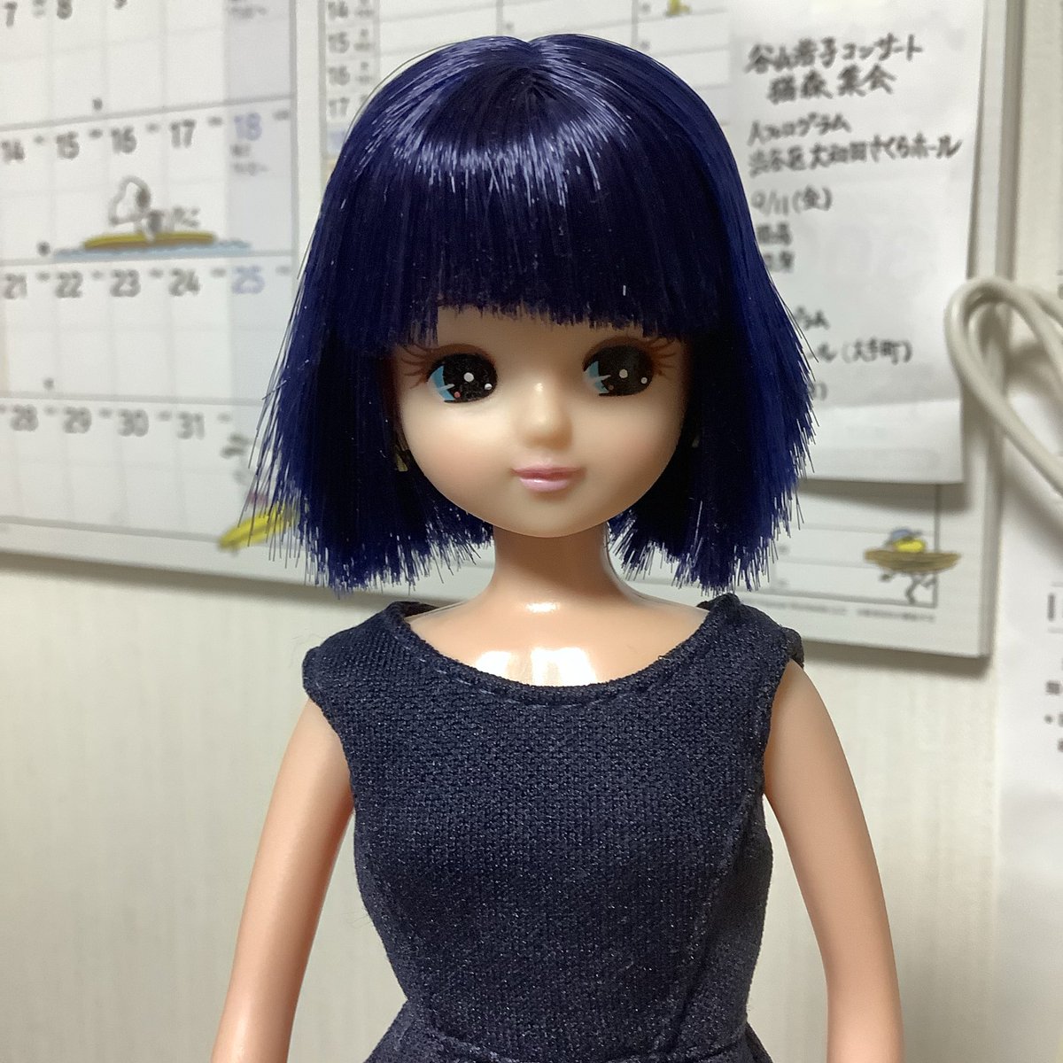 seisoukou's tweet photo. フォトスポットでぬい写真撮る皆様がちょっと裏山しくて、概念のこの子の髪を少し切りはじめて、この時間です。すきバサミは植毛位置の関係から使わないほうがいいと学びました。 https://t.co/ocTq5O5LJP