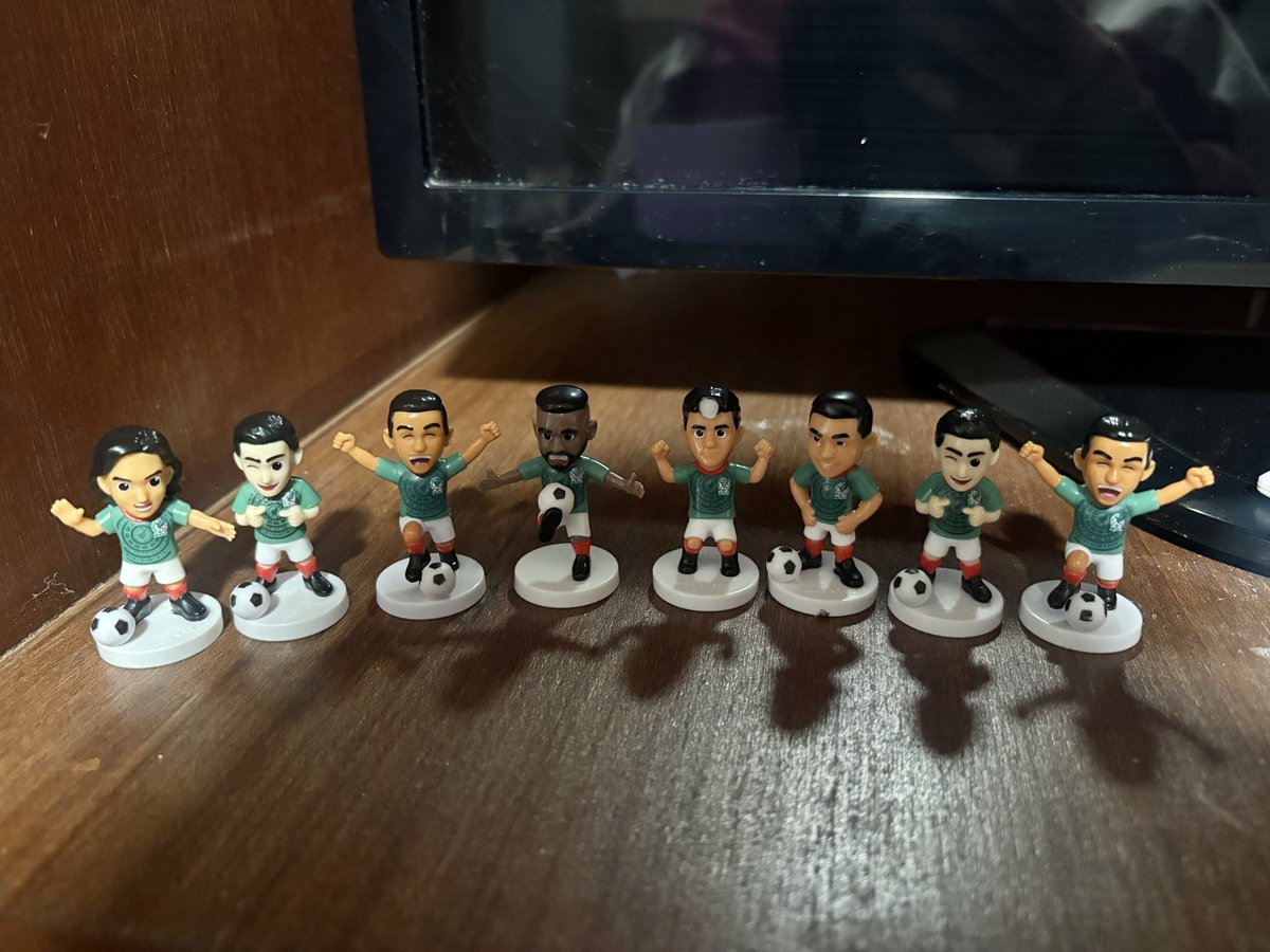 YoseJn's tweet photo. me obsesioné con los muñequitos de la selección mexicana que salen en los vualás jeje https://t.co/Sy0FN2FSIR
