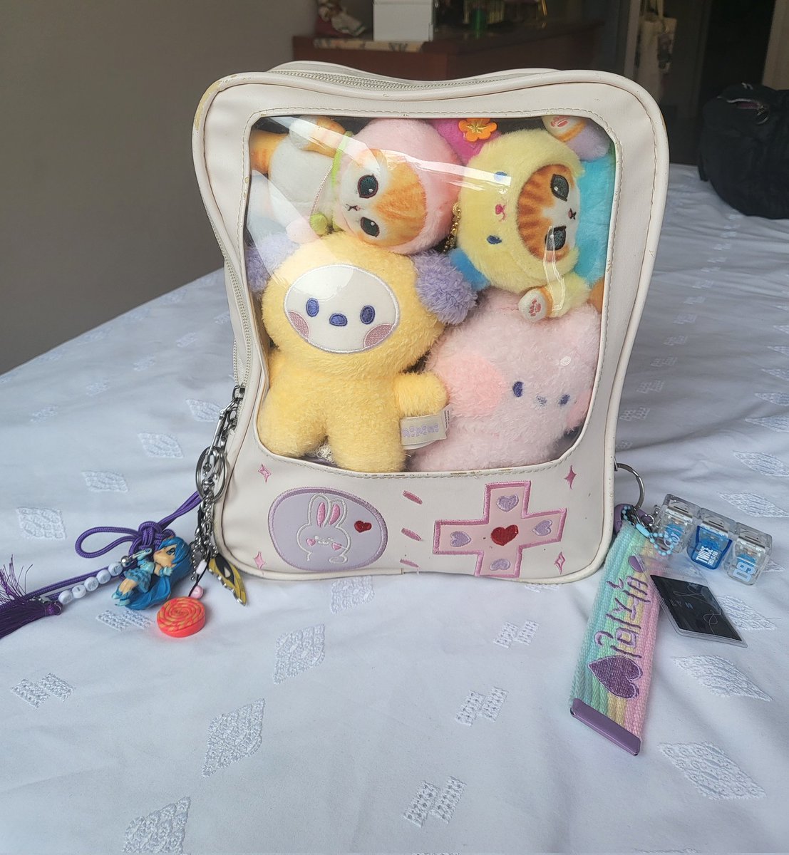 minchild__'s tweet photo. por fin a los pookies en la mochila son mis perfectos protegidos https://t.co/ncXCesTumX