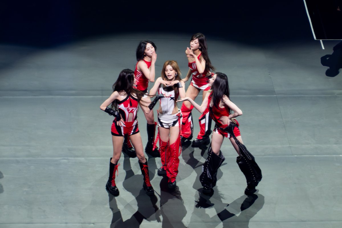 NayeonNabong's tweet photo. Shots from the extended stage ~ 

#ITZY #ITZYinManila
#ITZY_in_MANILA
#ITZY_TUNNELVISION_MANILA https://t.co/xfSBpBzl5D