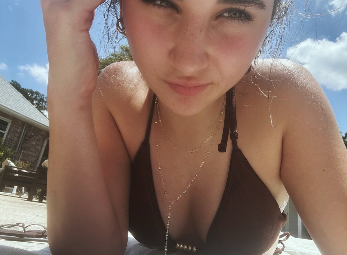 Collegebopps's tweet photo. Insta vs VSCO https://t.co/nNvau257kE