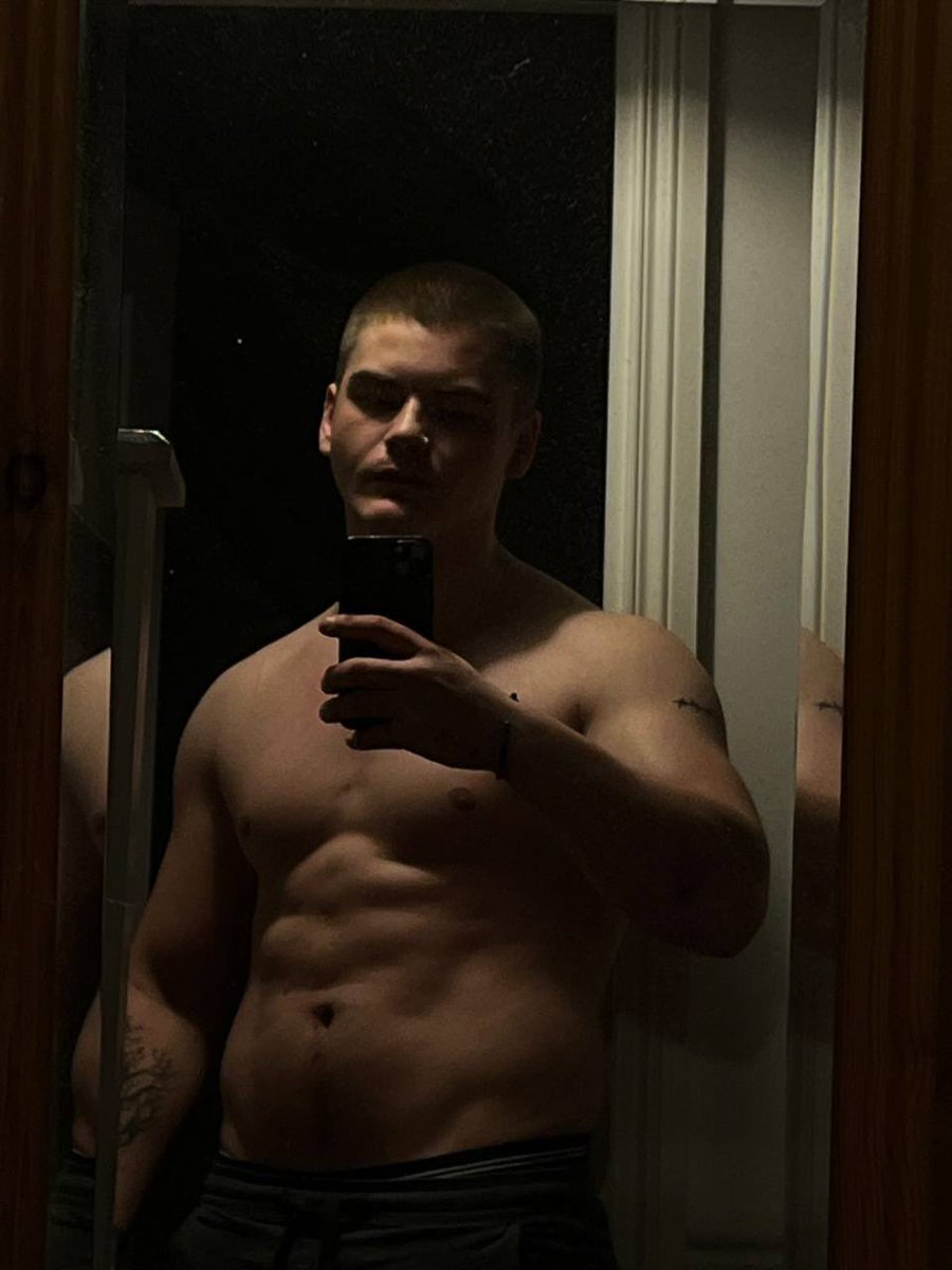 straightboyem's tweet photo. hung hot straight bro baited #hung #bait #gay #mlm #dm https://t.co/KCEBXnQj3k