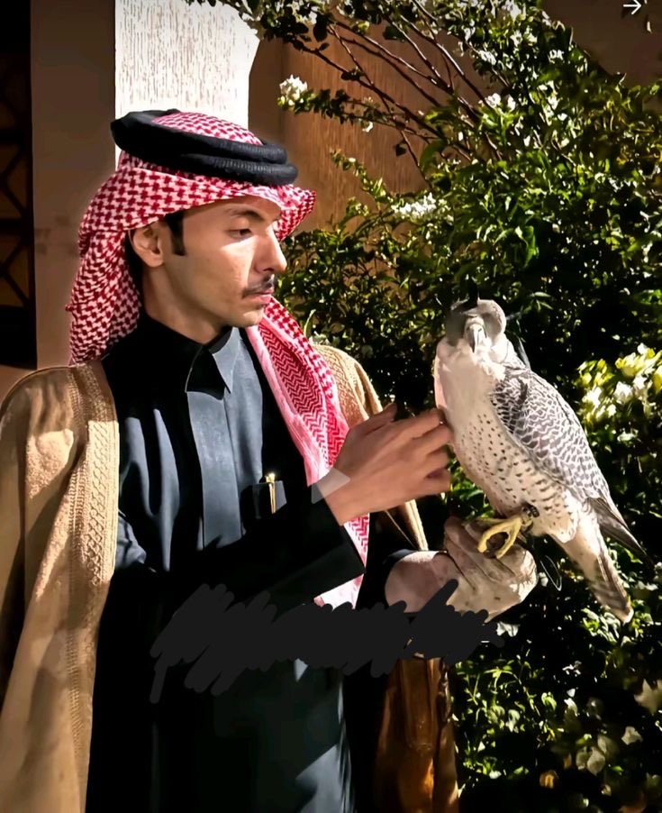 mnyrzd's tweet photo. يضحك بوجه الأيام لو كشّرت نـاب
ويمشي بدرب العز والراس عالي

ما يشتكي من ضيقة الوقت ضرغام
يبتسم لو جارت عـلـيه الـليالي
#دحام_الضحيك https://t.co/pLCxyzvift