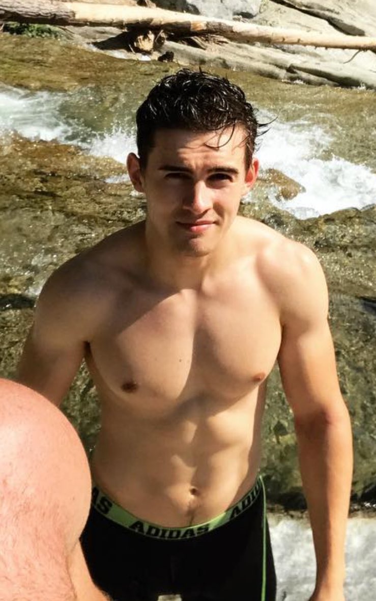 oliversnark's tweet photo. Help I’m thinking about how hot Michael Johnston is again 😩 https://t.co/Z2iprWEwUd