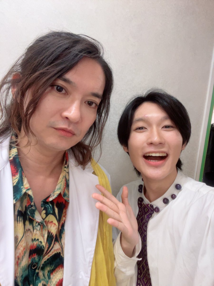 yu_04uki's tweet photo. 写真は『山本タク』先生です。

僕の恩師であり、憧れの存在であり、大切な人です。

大切なことを沢山教わり、大事な思い出を沢山頂きました。

山本先生といつか、同じ作品に出演して、一緒の写真を撮るという大きな夢が叶ってしまいました。

今年も劇団山本屋の一員になれた事を誇りに思います。 https://t.co/22fNMzr9OT