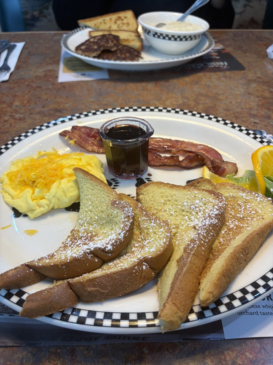 ChellezSoFly's tweet photo. #BreakfastClub #BlackBearDiner https://t.co/jJk9kxUJjc