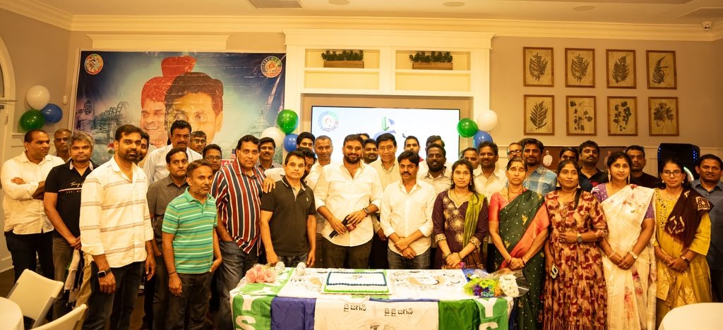 YSRCParty's tweet photo. ప్రజాహృదయ నేత మహానేత డాక్టర్ వై.ఎస్. రాజశేఖర రెడ్డి గారి 77వ జయంతి సందర్భంగా DMVలో ఘన నివాళులు

క్లార్క్స్‌బర్గ్, మేరీల్యాండ్ | జూలై 10, 2026

ప్రజాహృదయ నేత, దివంగత ముఖ్యమంత్రి డాక్టర్ వై.ఎస్. రాజశేఖర రెడ్డి గారి 77వ జయంతి సందర్భంగా వైఎస్సార్సీపీ DMV (డీసీ, మేరీల్యాండ్ & వర్జీనియా) ఎన్ఆర్ఐ కమిటీ ఆధ్వర్యంలో శుక్రవారం మేరీల్యాండ్ రాష్ట్రంలోని క్లార్క్స్‌బర్గ్‌లో అత్యంత ఘనంగా జయంతి వేడుకలు నిర్వహించబడ్డాయి. తెలుగు రాష్ట్రాల పట్ల మమకారం కలిగిన ప్రవాస భారతీయులు, వైఎస్సార్ అభిమానులు, వైఎస్సార్సీపీ నాయకులు, కార్యకర్తలు, కుటుంబ సభ్యులు పెద్ద సంఖ్యలో పాల్గొని మహానేతకు ఘన నివాళులు అర్పించారు.

కార్యక్రమం డాక్టర్ వై.ఎస్. రాజశేఖర రెడ్డి గారి చిత్రపటానికి పూలమాల వేసి, పుష్పాంజలి ఘటించడం ద్వారా ప్రారంభమైంది. అనంతరం ఆయన జీవితం, ప్రజా సంక్షేమ పాలన, రైతు సంక్షేమం, విద్య, వైద్యం, పేదల అభ్యున్నతి కోసం చేపట్టిన చారిత్రాత్మక కార్యక్రమాలను ప్రతిబింబించే ప్రత్యేక ఆడియో–విజువల్ ప్రదర్శన అందరినీ భావోద్వేగానికి గురి చేసింది.

ఈ కార్యక్రమానికి ముఖ్య అతిథులుగా విచ్చేసిన వైఎస్సార్సీపీ జనరల్ సెక్రటరీ (ఎన్ఆర్ఐ వ్యవహారాలు) డాక్టర్ ప్రదీప్ చింత గారు, వైఎస్సార్సీపీ యూఎస్ఏ అడ్వైజర్ & గవర్నింగ్ కౌన్సిల్ సభ్యులు శ్రీ రమేష్ రెడ్డి వల్లూరు గారు, వైఎస్సార్సీపీ యూత్ వింగ్ సెక్రటరీ శ్రీ సుబ్బు రాయాని గారు మహానేత డాక్టర్ వై.ఎస్. రాజశేఖర రెడ్డి గారి సేవలను, ప్రజల పట్ల ఆయనకు ఉన్న అపారమైన ప్రేమను, సంక్షేమ పాలనను, దూరదృష్టి నాయకత్వాన్ని హృదయపూర్వకంగా స్మరించుకున్నారు. వైఎస్సార్ గారి ఆశయాలు నేటికీ కోట్లాది మంది ప్రజలకు స్ఫూర్తినిస్తూనే ఉన్నాయని, ఆయన చూపిన సంక్షేమ మార్గమే సమాజ అభివృద్ధికి ఆదర్శమని కొనియాడారు.

ఈ జయంతి వేడుకలను వైఎస్సార్సీపీ యూఎస్ఏ మిడ్-అట్లాంటిక్ ఇన్‌చార్జ్ శ్రీ పార్థ బైరెడ్డి గారి సమన్వయంతో అత్యంత విజయవంతంగా నిర్వహించారు. తక్కువ సమయంలో కార్యక్రమాన్ని ఘనంగా నిర్వహించేందుకు చేసిన కృషిని పలువురు నాయకులు అభినందించారు. మహానేత వైఎస్సార్ ఆశయాలను ప్రవాస భారతీయుల మధ్య మరింత విస్తృతంగా తీసుకెళ్లేందుకు ఆయన చేస్తున్న సేవలను కొనియాడారు.

కార్యక్రమాన్ని విజయవంతం చేయడంలో విశేషంగా సహకరించిన శ్రీ సాయి జితేంద్ర పైడిమర్ల గారు, శ్రీ శ్రీనివాస్ పూసపాటి గారు, శ్రీ లక్ష్మీకాంత్ గారు (దోసా ప్లేస్), శ్రీ ఉమా మహేశ్వర్ రెడ్డి గారు, శ్రీ శివ పిటు గారు, శ్రీ వీర లక్ష్మయ్య గారు, శ్రీ శ్రీకాంత్ గారు, శ్రీ రవి బారెడ్డి గారు, శ్రీ సునీల్ గారు, శ్రీ మోహన్ రెడ్డి గారు (పెర్సిస్ గ్రిల్) తదితరులకు నిర్వాహకులు ప్రత్యేక కృతజ్ఞతలు తెలిపారు. ప్రత్యక్షంగా, పరోక్షంగా సహకరించిన ప్రతి ఒక్కరికీ హృదయపూర్వక ధన్యవాదాలు తెలియజేశారు.

జోహార్ వైఎస్సార్! 🙏🏻

#77thYSRJayanthi
