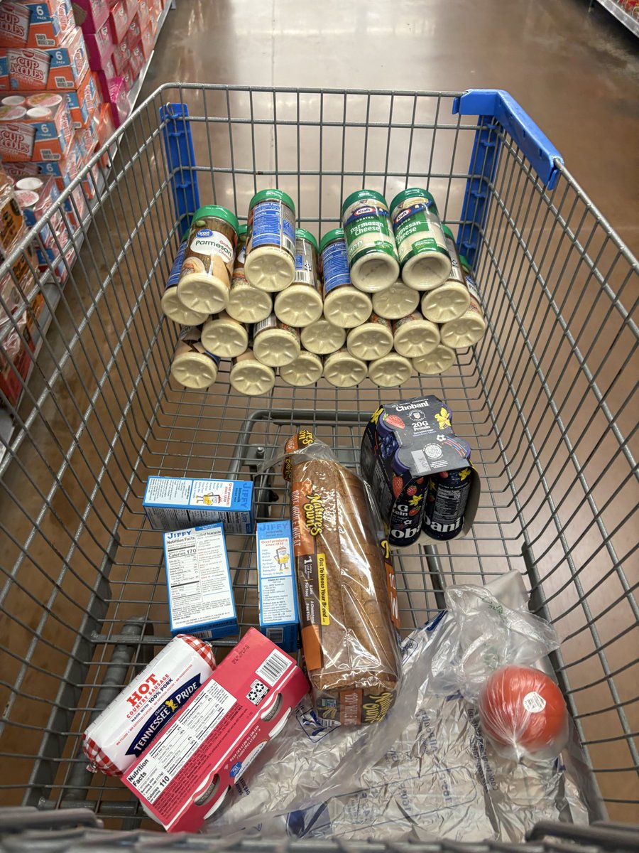 jliebss_'s tweet photo. me in walmart today https://t.co/4AS6qBJmhu