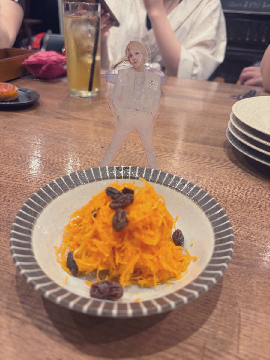 eden_Verite's tweet photo. メロアス🍫ナイチュー2日目❣️
初めてのあんスタ現場、とにかくどきどきしてたけど、ちゅんちゃんとFFさんと奇跡の出会いの連続のおかげで最高の1日だった🥹🫧
これからも末永くよろしくお願いします🥰 https://t.co/k3QVX6K1Ta