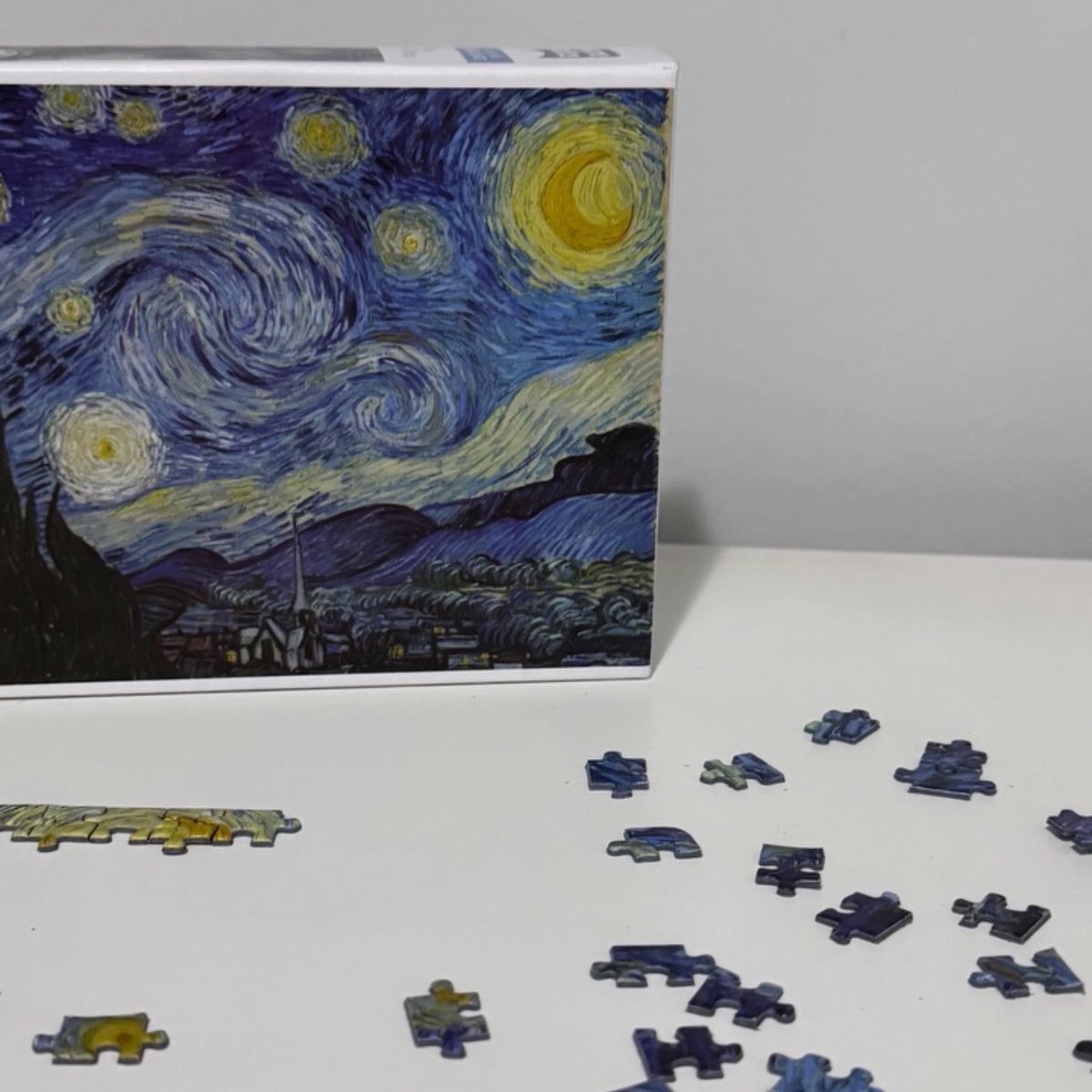 btoledov's tweet photo. eu comprei um quebra-cabeça do van gogh que é simplesmente impossível de montar https://t.co/ETij0y3Sly