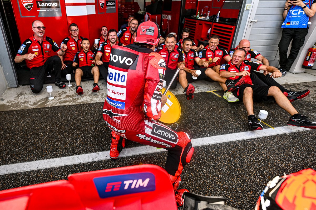 MotoGP's tweet photo. Viking row with a mix of sparkling spray 🚣🏻🍾 @DucatiCorse

#GermanGP 🇩🇪 https://t.co/K4Hlzcl3I7