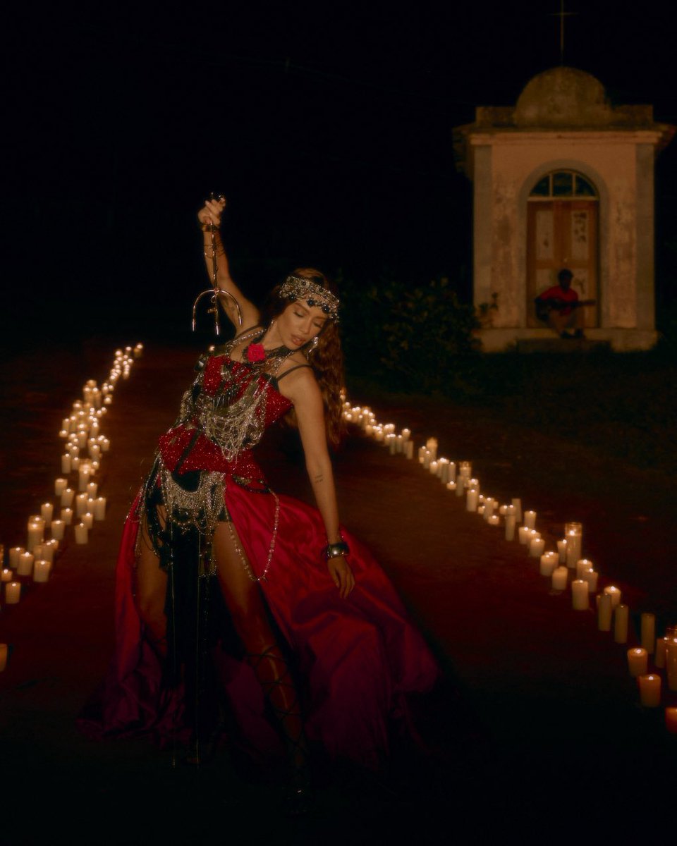 Renattozl01's tweet photo. “Desgraça” de Anitta pode ser tornar a primeira música em português a ser indicada em “Best Latin” no VMAs. https://t.co/yWD9lJFtwX