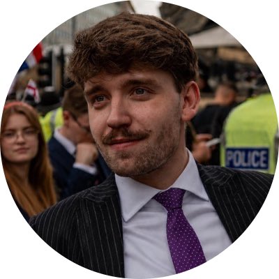 RogerHerRoger's tweet photo. @TheHughAnthony Mate, you could with some inter race breeding… to refresh your bloodline

Look at the state of you… years of inbreeding https://t.co/aeGHS6VGjF