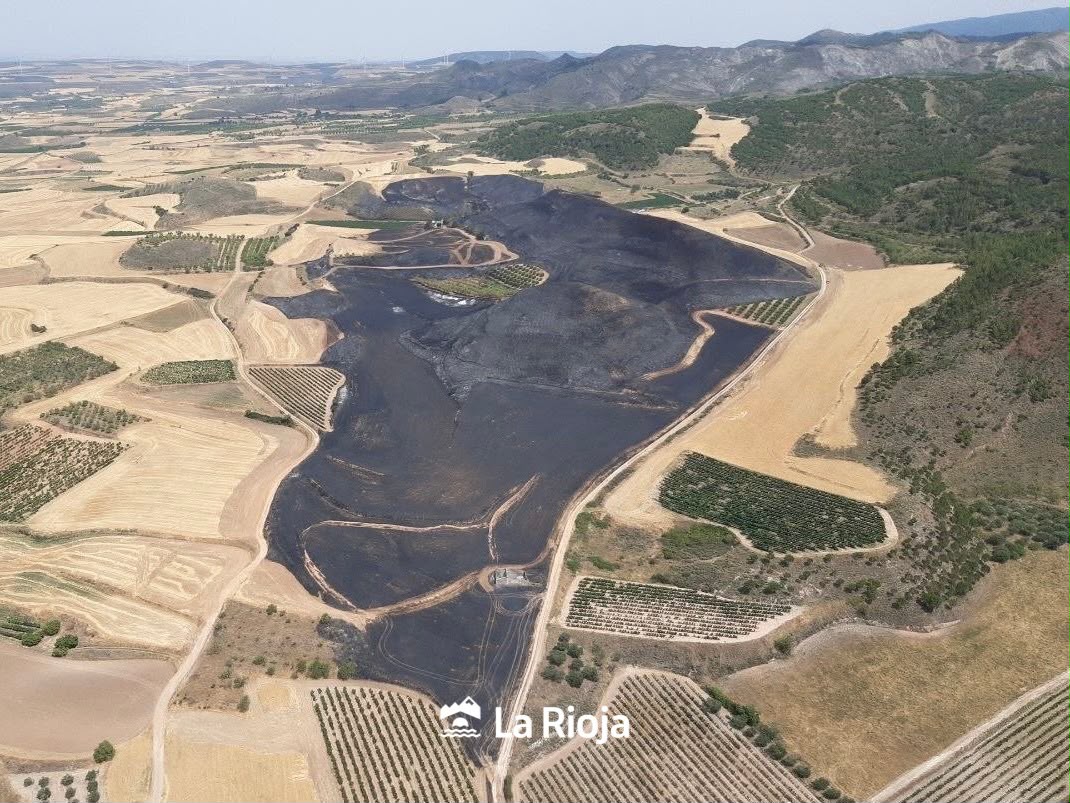 RadioRioja's tweet photo. 🔥 Controlado el incendio de Ribafrecha tras quemar 24 hectáreas agrícolas y de monte bajo

🚨 Se plantea desactivar el nivel 1 del plan especial de protección civil por esta emergencia 

📷 @lariojaorg

https://t.co/2aC6v2Qkcw https://t.co/a1rsFxPJ6B