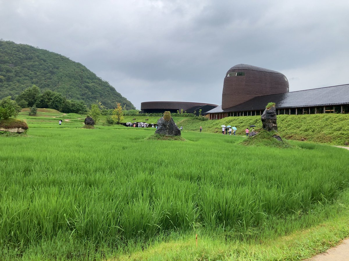 Gecko_Bushido's tweet photo. クラブハリエ要素どこにあったっけと思ってたがOPで調理服に着てたのがそれっぽいのか。大津というより近江八幡っぽいしラコリーナ近江八幡が出てくる事もあるんだろうか https://t.co/btpXHBLu5K