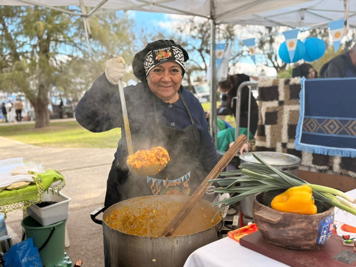 FedericoAchaval's tweet photo. Un domingo de sabor, cultura y tradición en la Fiesta Provincial del Locro en Zelaya 🇦🇷🥘❤️

Compartimos el día junto a instituciones, artistas, cocineros y familias que se acercaron para disfrutar de este plato típico de nuestra gastronomía. https://t.co/3xUxXVYxhR