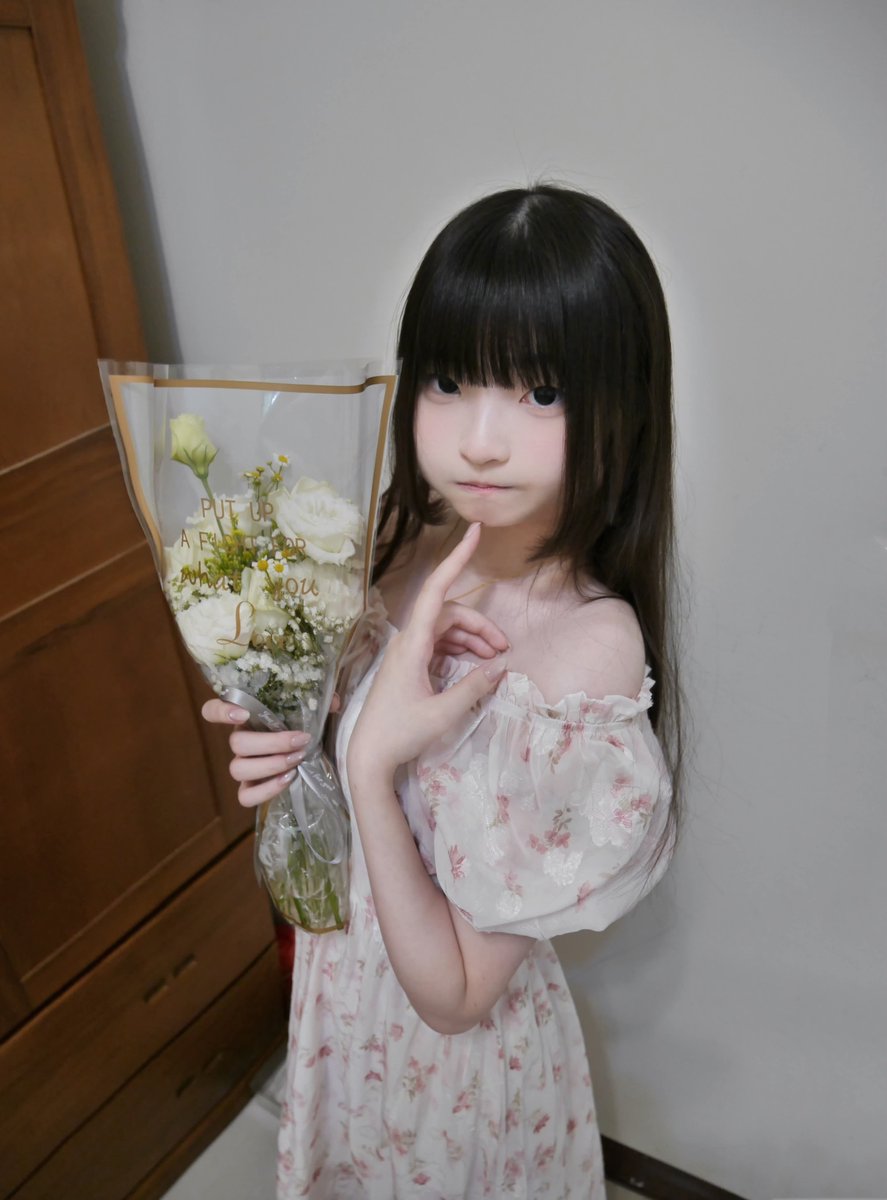 0919_oxo's tweet photo. 「恋愛関係は、必ず花束と正式な告白から始まるべきだ。」 https://t.co/IzbrMiU6qN